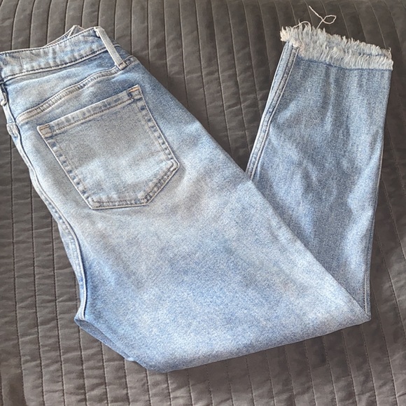 🦋HOLLISTER MOM JEANS🦋 - Picture 5 of 5